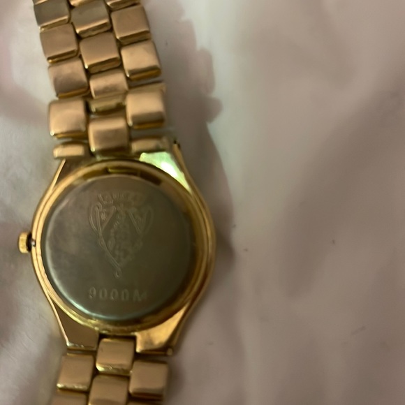Gucci Gold Watch 100% Authentic - Picture 4 of 4
